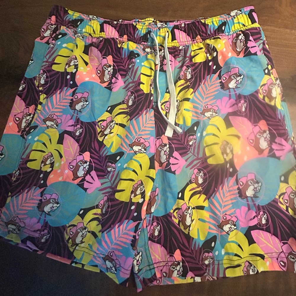 Buc-ee's Men’s Tropical Swimsuit‎